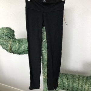 Alternative Move it Leggings size XS (Brand New)